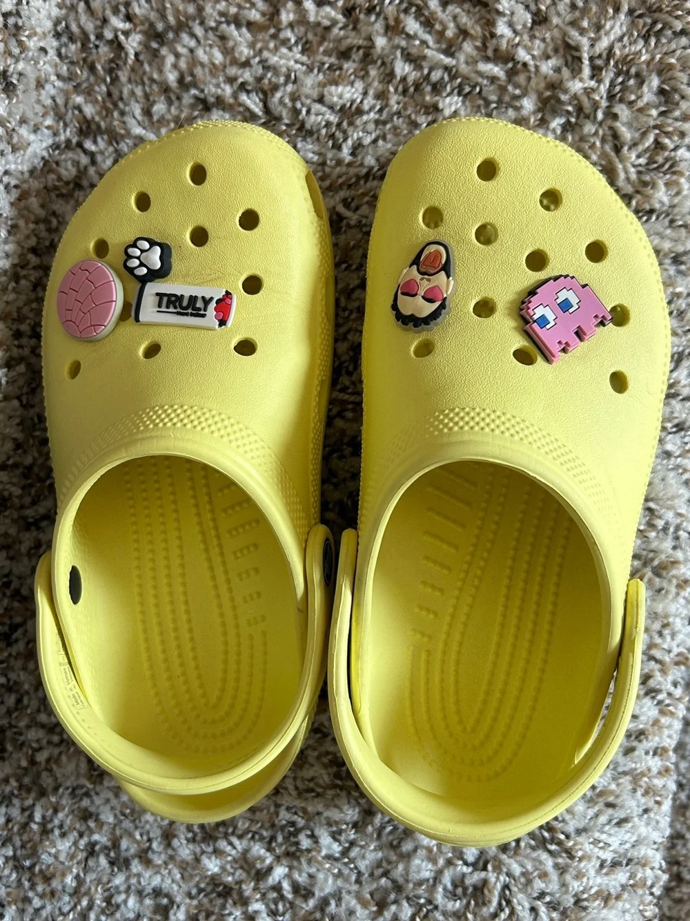 Yellow Crocs Classic Clogs Junior Size J3 Kids 3 With Jibbitz Charms